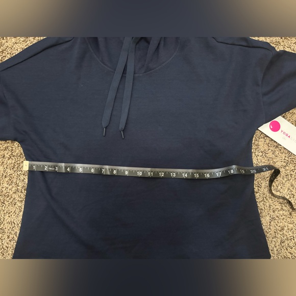 NWT- Yogalicious Dark Navy Sweathsirt. Size Medium. High neck - Picture 6 of 7